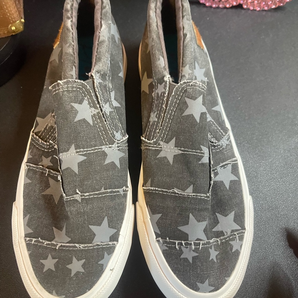 Cute Women’s Slip-On Shoes